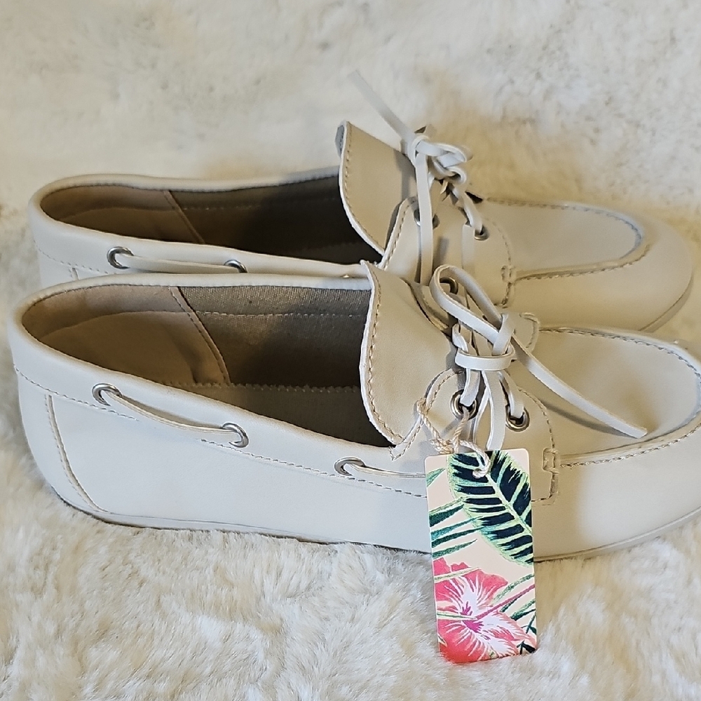 NWT! Tommy Bahama Women's Cream Moccasins - Picture 4 of 16